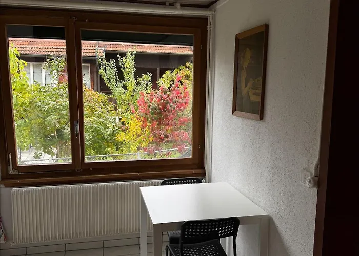 Zentrale In דירה